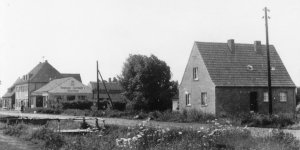 1945