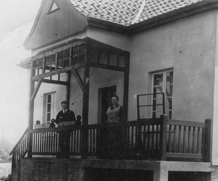 1928
