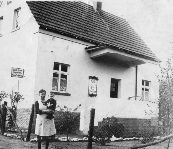 1933