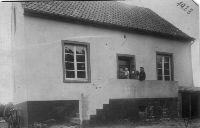 1928